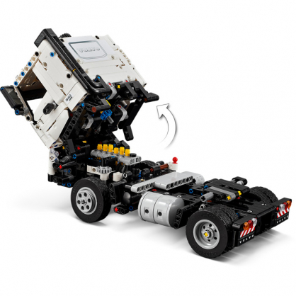 42175 FMX Truck & EC230 Electric Excavator